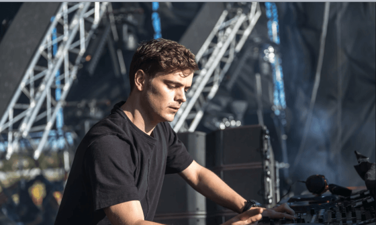 Martin Garrix bất ngờ xoá sạch toàn bộ bài đăng của AREA21, hé lộ dự án âm nhạc mới