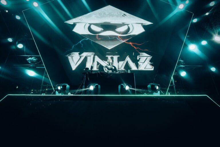 Vinjaz hợp tác cùng nghệ sĩ Hardstyle &#8211; Subronz trình làng sản phẩm âm nhạc mới Leave This Place