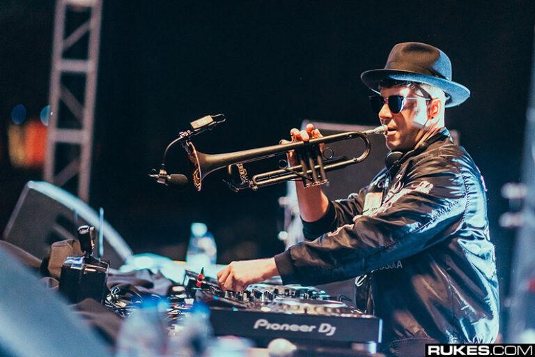 Timmy Trumpet chính thức cầu hôn bạn gái!