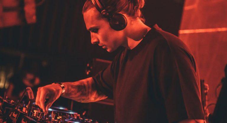 Corey James và Badflite &#8211; sắc màu âm nhạc độc đáo trong track mới tháng 12