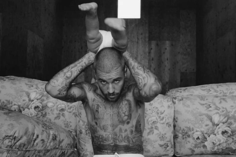 Justin Bieber &#8220;đánh úp&#8221; fan hâm mộ với album mới SWAG